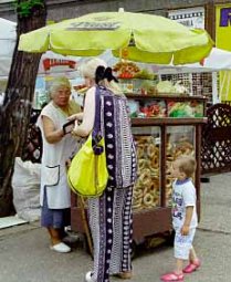 Mom and child getting their pretzels from street cart