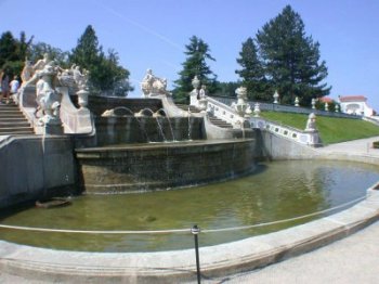 Cesky Krumlov castle fountain